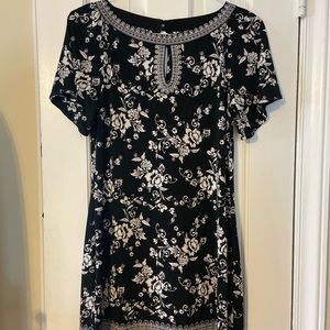 White House Black Market Black and White Keyhole Front Dress